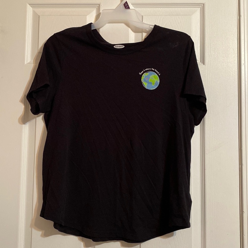 Old Navy. “Home is where the heart is” black t-shirt. Size XL.